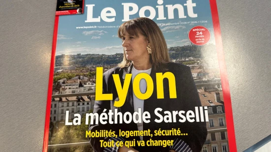 V&eacute;ronique Sarselli, la pr&eacute;sidente qui "amortit les chocs" en Une du Point