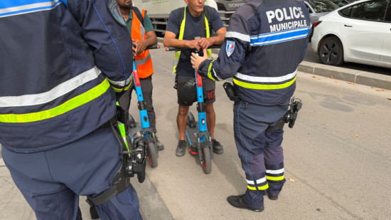 Trottinettes électriques à Lyon : casque et gilet réfléchissant obligatoires dès ce lundi Trottinettes électriques à Lyon : casque et gilet réfléchissant obligatoires dès ce lundi