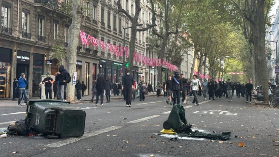 Mobilisation lyc&eacute;enne &agrave; Lyon : 11 &eacute;tablissements d&eacute;j&agrave; touch&eacute;s ce vendredi matin, de fortes tensions &eacute;clatent devant un lyc&eacute;e