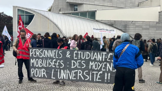 Lyc&eacute;ens et &eacute;tudiants dans la rue : une dizaine d'&eacute;tablissements bloqu&eacute;s, les manifestations interdites