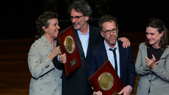 "Merci aux fr&egrave;res Lumi&egrave;re d&rsquo;avoir invent&eacute; le cin&eacute;ma" : l&rsquo;hommage des fr&egrave;res Coen &agrave; Lyon