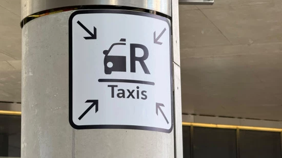 Gare Part-Dieu : une nouvelle station de taxis ouvre place basse B&eacute;raudier
