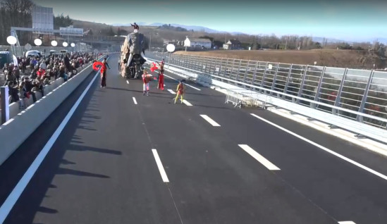 3500 piétons ont traversé le viaduc du Sémanet pour célébrer la fin des travaux