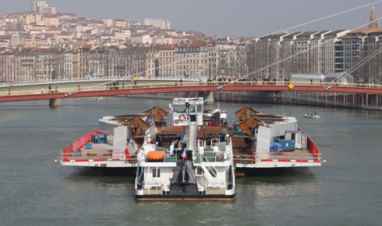 Lyon : pose de la premi&egrave;re trav&eacute;e du pont Schuman sur ses appuis ce jeudi