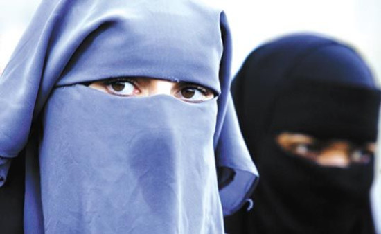 Burqa : le rapport Gerin mis à mal par le Conseil d'État
