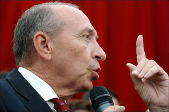 Collomb ne veut pas d’une retraite à la Royal