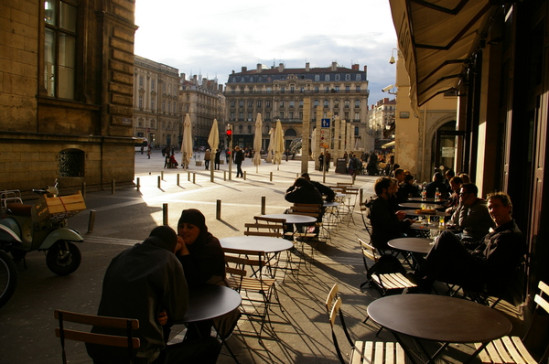 Certains cafetiers lyonnais demandent l'extension de l'interdiction de vente d'alcool dans les épiceries la nuit