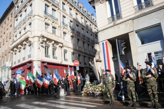 Cérémonie du 11 novembre : le 98e anniversaire de l’armistice commémoré sur la place Bellecour