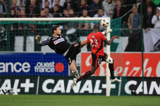 Hugo Lloris en concurrence avec Victor Valdes et Julio Cesar