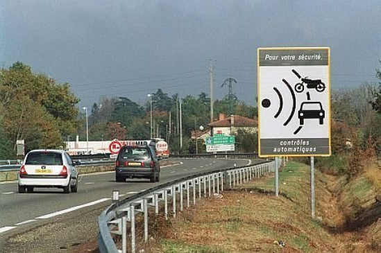 Rhône : le retrait des panneaux avertisseurs de radars confirmé pour le 1er Octobre Rhône : le retrait des panneaux avertisseurs de radars confirmé pour le 1er Octobre