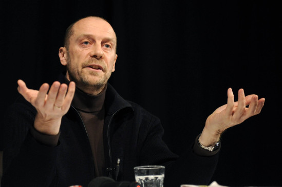 Sous haute protection, Alain Soral s'est finalement rabattu sur Meyzieu