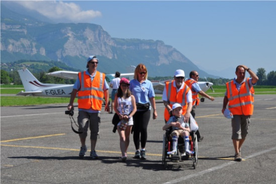 Lyon : un baptême de l'air pour une centaine d'enfants malades à l'occasion des 20 ans des Ailes du Petit Prince