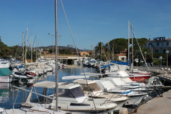 Un Rhodanien et un ami tués en mer dans une collision de bateaux Un Rhodanien et un ami tués en mer dans une collision de bateaux