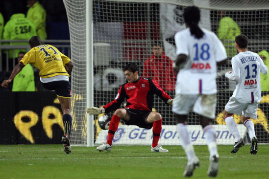 L'OL conc&egrave;de sa premi&egrave;re d&eacute;faite