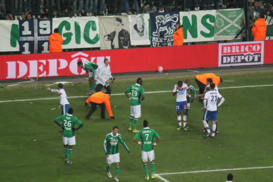 Un supporters stéphanois devant la justice pour avoir jeté un briquet lors d'un derby