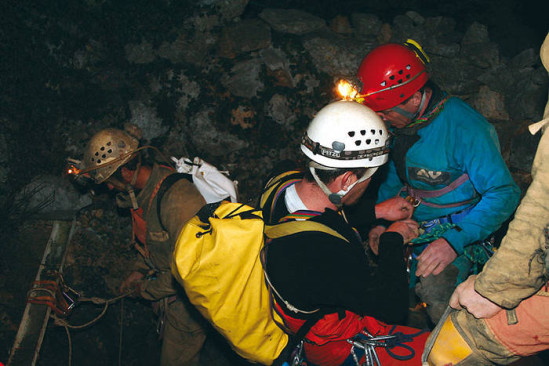 Une spéléologue lyonnaise passe 24 heures sous terre Une spéléologue lyonnaise passe 24 heures sous terre