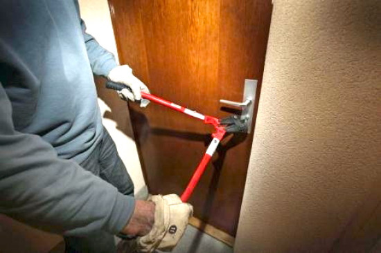 A la rue et affamé, il devient cambrioleur