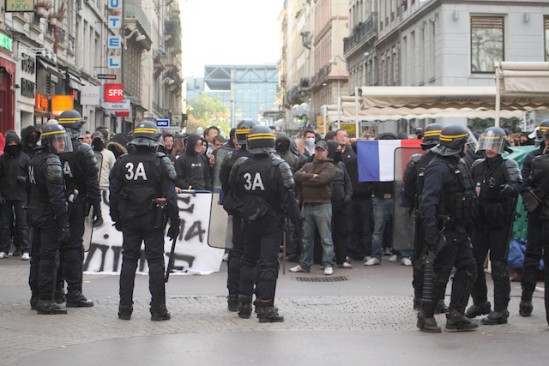 Les extrêmes en décousent devant le Palais de Justice de Lyon