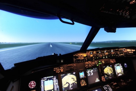 Deux simulateurs de vol à l'aéroport de Lyon-St Exupéry
