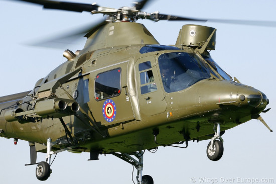 Un hélicoptère de l'armée belge se pose en urgence dans le Rhône Un hélicoptère de l'armée belge se pose en urgence dans le Rhône
