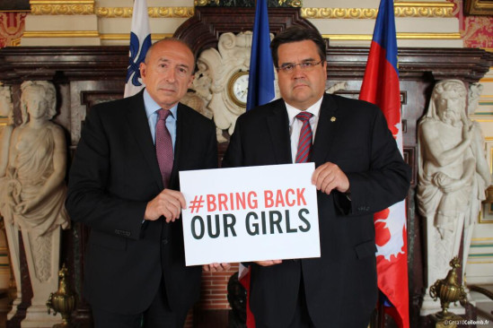 "#Bring Back Our Girls" : G&eacute;rard Collomb et le maire de Montr&eacute;al prennent la pose