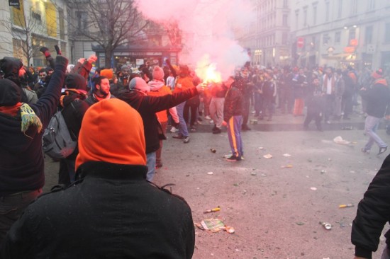 Quand les supporters de l'Apoel Nicosie mettent la fièvre au coeur de Lyon (diaporama)