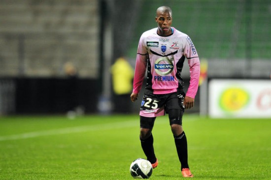 OL : Djibril Sidibé ne viendra pas à Lyon