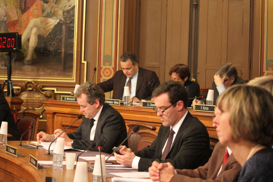 Conseil municipal : les leaders interpellent Collomb et se placent avant les municipales