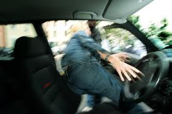 Deux Vénissians de 17 ans soupçonnés d'être les auteurs d'un car jacking écroués Deux Vénissians de 17 ans soupçonnés d'être les auteurs d'un car jacking écroués