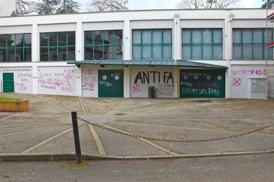 Meeting du FN à Oullins (FN) : la salle Chabrières encore vandalisée