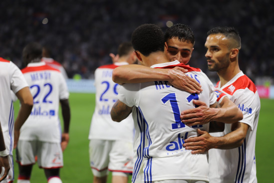 Ligue 1 : Mené à la mi-temps, l'OL s'impose grâce à Memphis et arrache sa qualification pour la C1 (3-2) - VIDEO