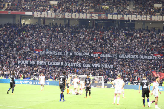 OL-OGCN : Les supporters déploient des banderoles contre Genesio et Aulas OL-OGCN : Les supporters déploient des banderoles contre Genesio et Aulas