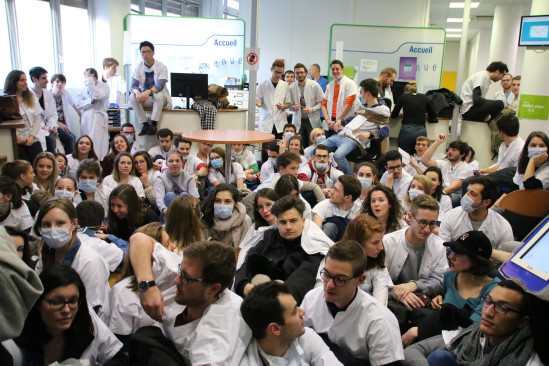 Lyon : les futurs dentistes réclament un meilleur remboursement des soins préventifs