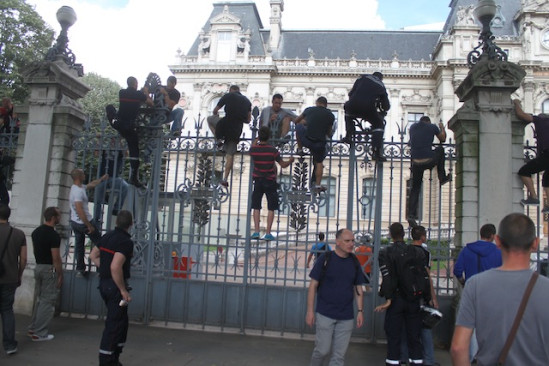 Lyon : un pompier en garde à vue