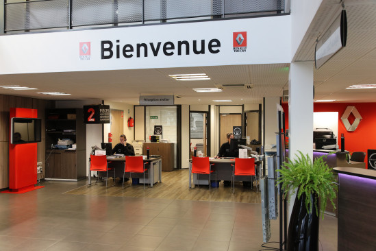 Renault Trucks et l'EM Lyon s'associent pour proposer une formation en alternance à la vente Renault Trucks et l'EM Lyon s'associent pour proposer une formation en alternance à la vente