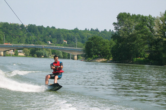 Du ski nautique d'un nouveau genre sur la Saône Du ski nautique d'un nouveau genre sur la Saône