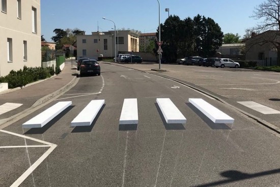Un passage piéton en trois dimensions au sud de Lyon
