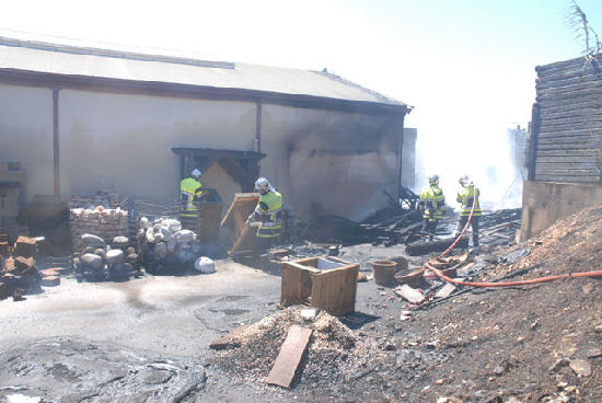 Spectaculaire incendie dans la réserve du magasin de jardinage Botanic