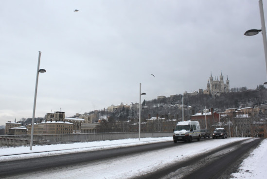 Verglas vendredi soir à Lyon : comment réagir au volant