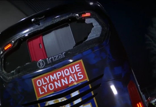 Le bus de l’OL endommagé après une mauvaise manoeuvre du chauffeur à Bourg-en-Bresse