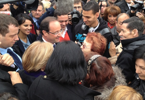 En déplacement à Vaulx-en-Velin, Hollande vilipende la "méthode" Sarkozy