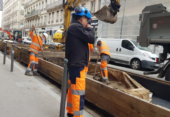 Bacs à fleurs de la rue Edouard-Herriot : il faudra un mois pour tout enlever !