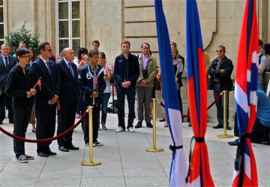 Lyon fait silence en hommage aux victimes de la tuerie en Norvège