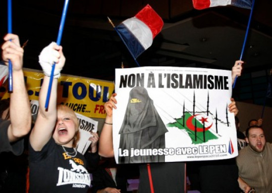 L'association "Agir pour la citoyenneté" porte plainte contre le FN L'association "Agir pour la citoyenneté" porte plainte contre le FN