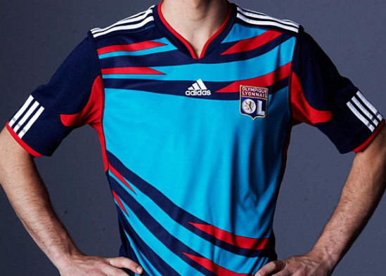 L’OL dévoile son maillot Europe pour la saison prochaine