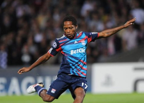 L'OL refuse une offre d'Aston Villa pour Jean II Makoun