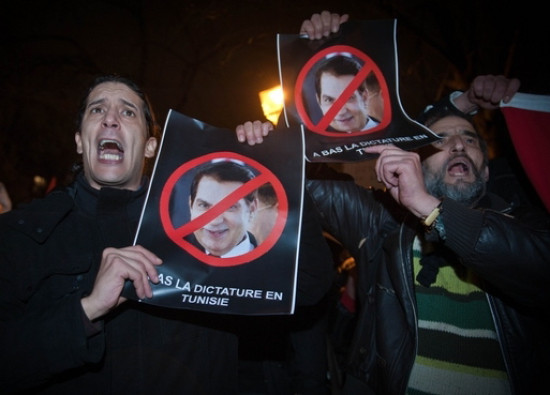 Une manifestation de soutien aux peuples tunisien et algérien
