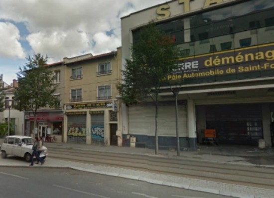 Lyon : le T2 percute une voiture de gendarmerie qui transportait un détenu