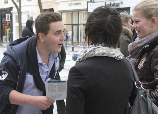 L'UMP envoie sa jeune garde au feu pour convaincre les Lyonnais L'UMP envoie sa jeune garde au feu pour convaincre les Lyonnais