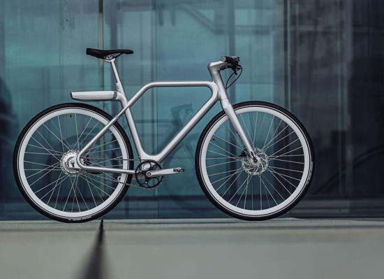 SEB chargé de la fabrication des vélos électriques haut de gamme de Marc Simoncini